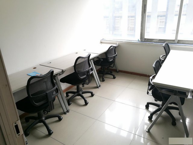 10到80平精装办公室配家具网络空调，无中介费
