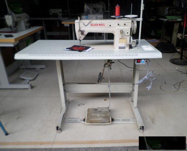 金轮牌CS2180绣花机手工推绣机补针机缝纫机针车