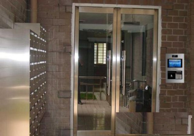 太原玻璃门维修更换安装地弹簧