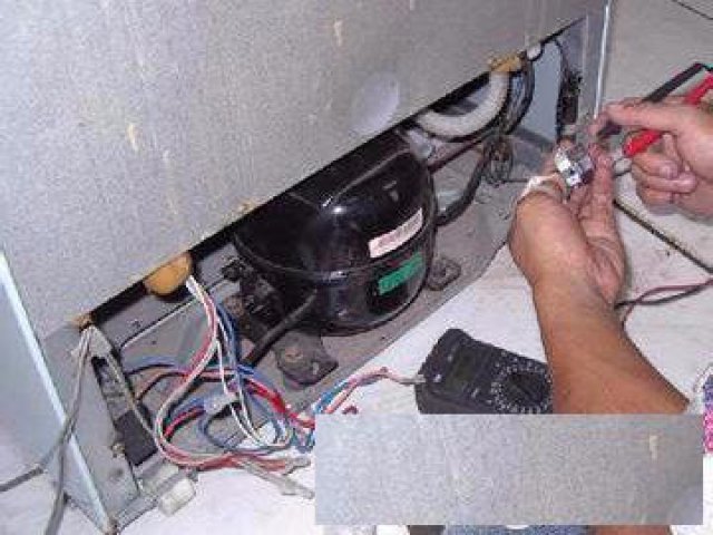 空调维修空调打孔空调移机空调回收美的格力等品牌