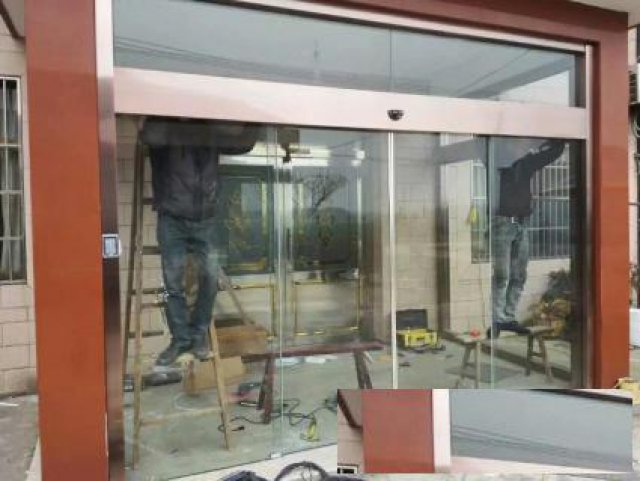 西安玻璃门维修，安装，更换玻璃