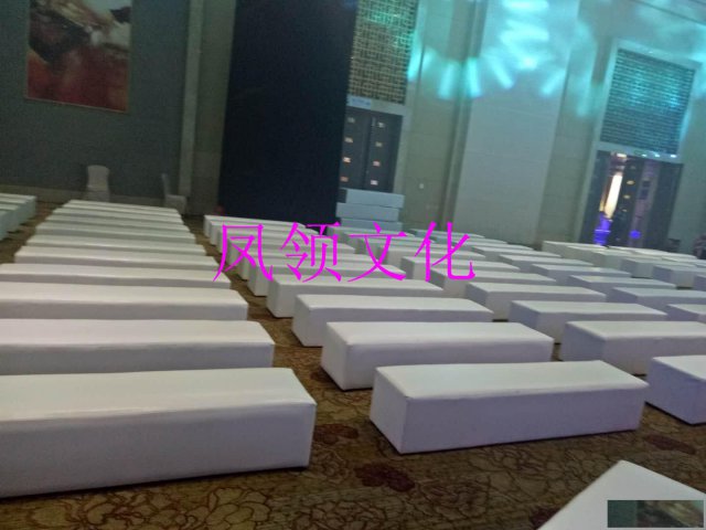 深圳长条沙发凳出租专业租赁服务靠谱