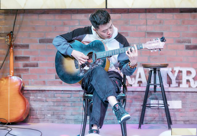 白石洲暑假吉他速成班火热开班啦!