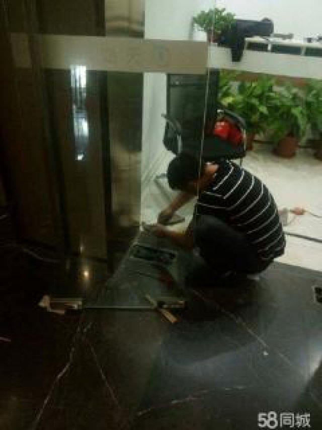 西安安装维修玻璃门，更换阳台玻璃