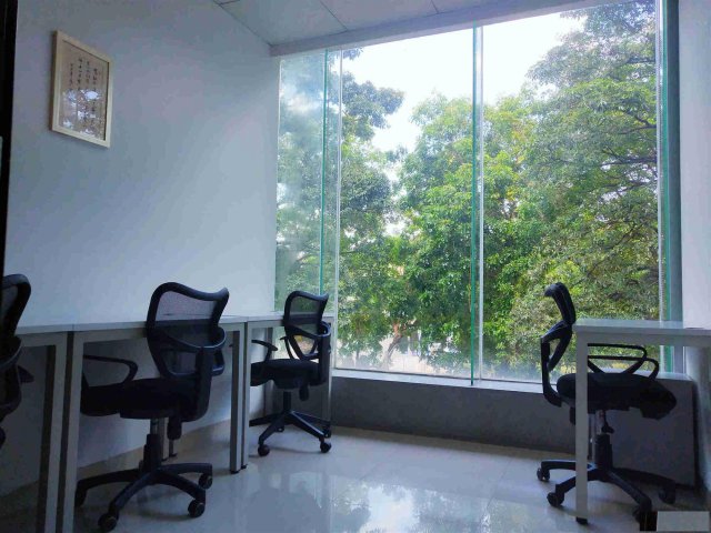 直招，南城鸿福路口精装办公室出租，物管空调光纤全包