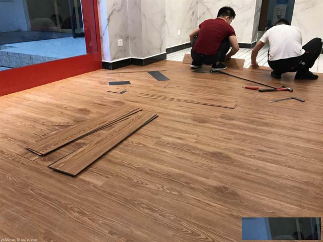 商超连锁全新料锁扣地板锁扣地板工程总代直销