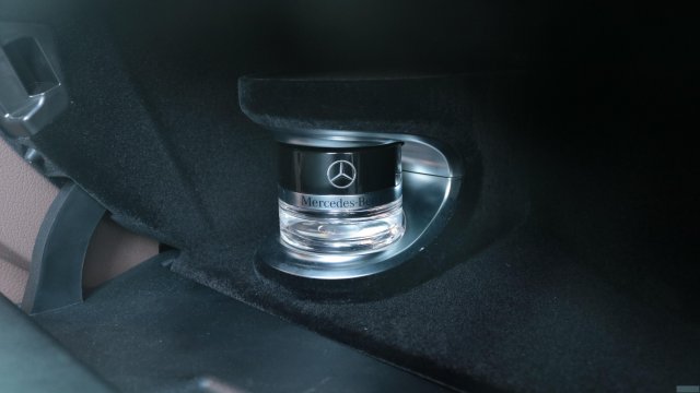 捷豹xJL改装十色主屏氛围灯和涡轮出风口