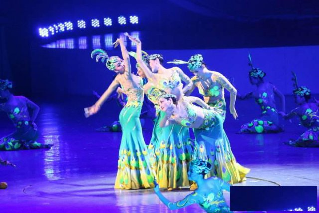 中外籍礼仪模特，年会策划，主持歌唱舞蹈