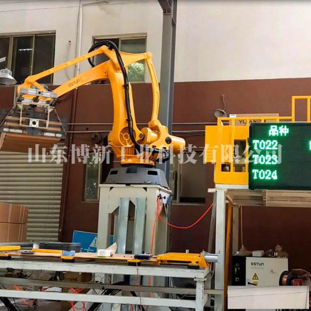 山东牛奶箱自动码垛机、码垛机器人生产厂家