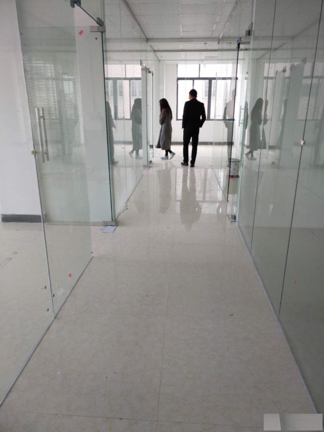花都区莲塘站地铁口旁创业谷商务20平办公写字楼出租
