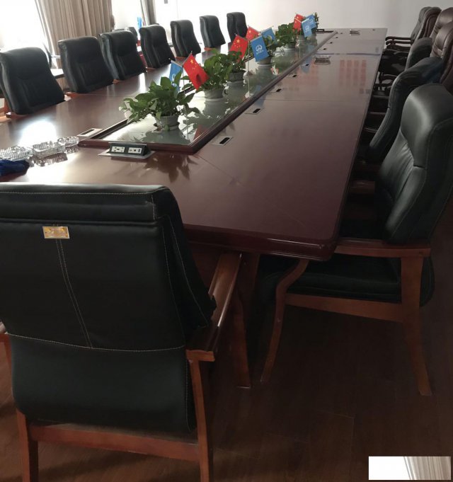 合肥老板桌椅回收会议桌椅沙发工位废旧设备回收