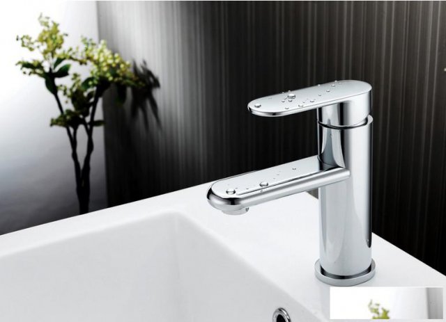 上海静安区水龙头台盆花洒浴缸浴柜维修安装进水管.角阀断裂更换