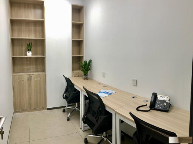 龙岗精装修700元办公室出租可短租可长租，配合办理红本