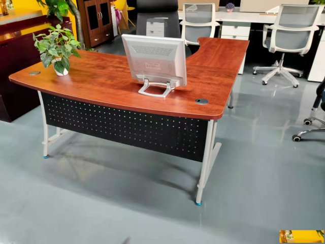 特价出售办公桌