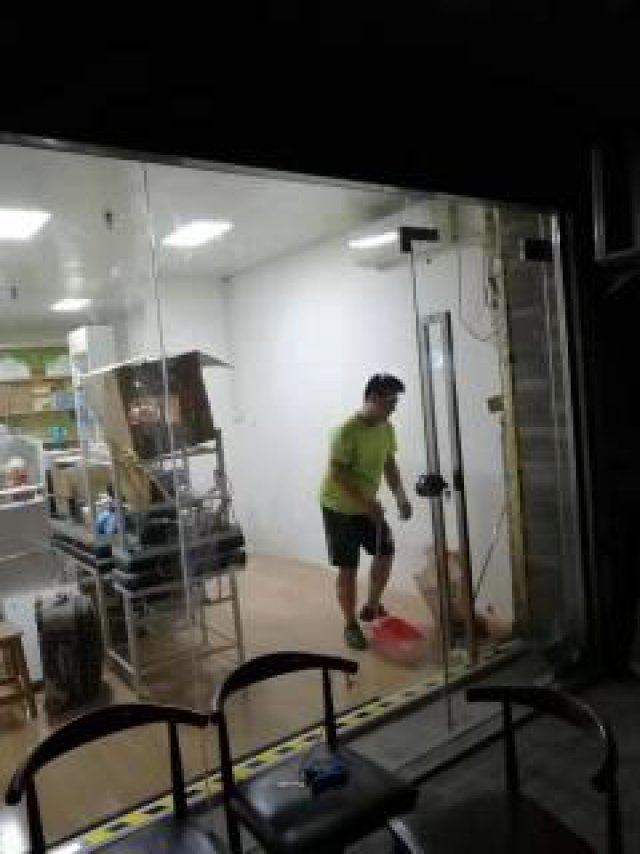 西安安装维修定做各种玻璃门