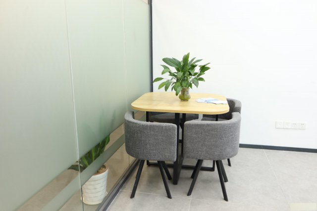 前海2人间办公室费用全包1280元提供红本租赁凭证可注册续约