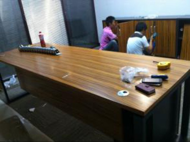 闵行区木匠师傅安装家具安装办公桌椅维修家具维修办公桌办公椅