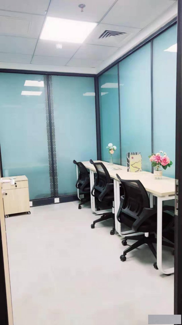 朝阳门物业直租创业型办公室2到5人办公工位可按月租月付