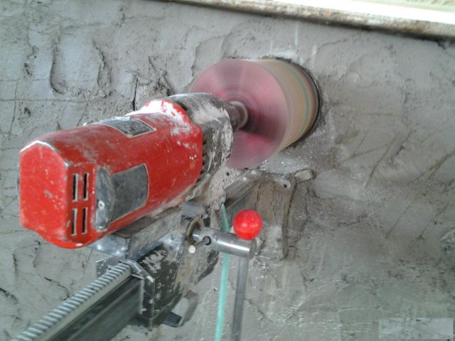 南昌专业打孔师傅电话24小时上门钻孔低价打洞打墙砸墙