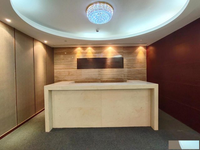 东方希望大厦485㎡带办公家具，精装隔断，直接入住