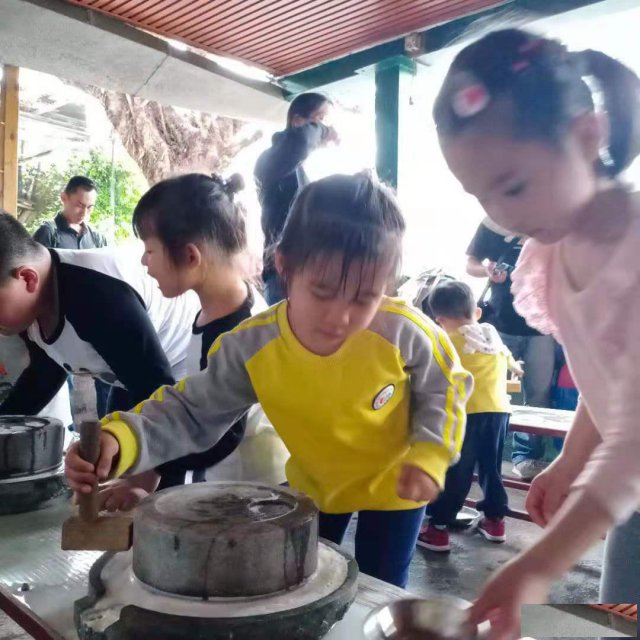 约个三五好友一起来尝尝农家的快乐