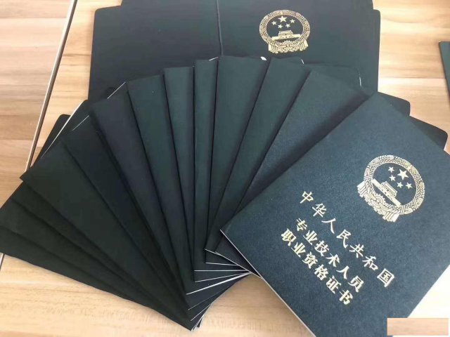 出租我和同事的全国房地产经纪人证和协理证多本，随时可以安排