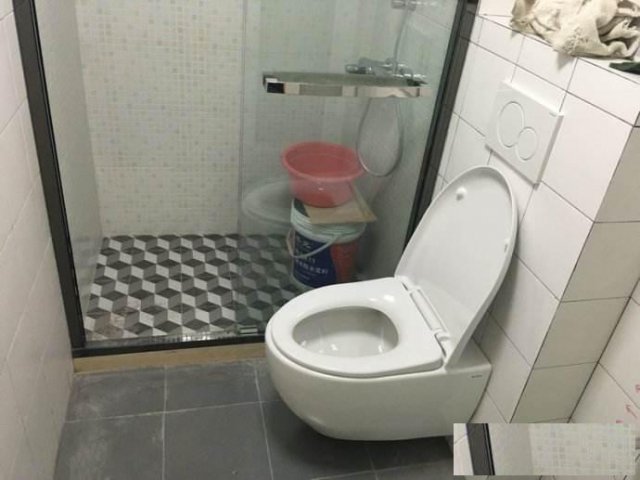 上海挂壁式马桶漏水.不出水维修隐藏水箱及马桶盖板安装陶瓷开孔