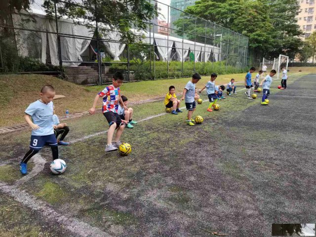 东莞市大岭山镇小朋友足球培训班