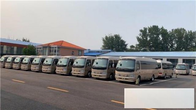 哈尔滨包车，考斯特中巴带司机提供全方位包车服务，全险