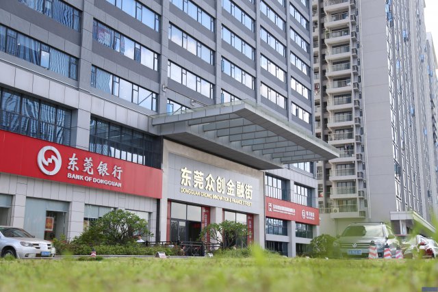 【精装办公室】办公家具网络空调全免费，拎包即能办公