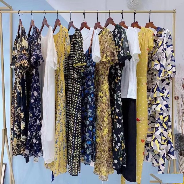 便宜服装批发库存服装尾货服装批发秋装长袖打底卫衣牛仔裤