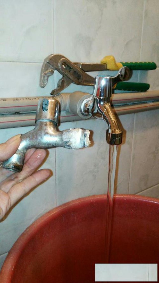 ​水管渗水漏水维修更换三角阀维修安装水龙头水管安装