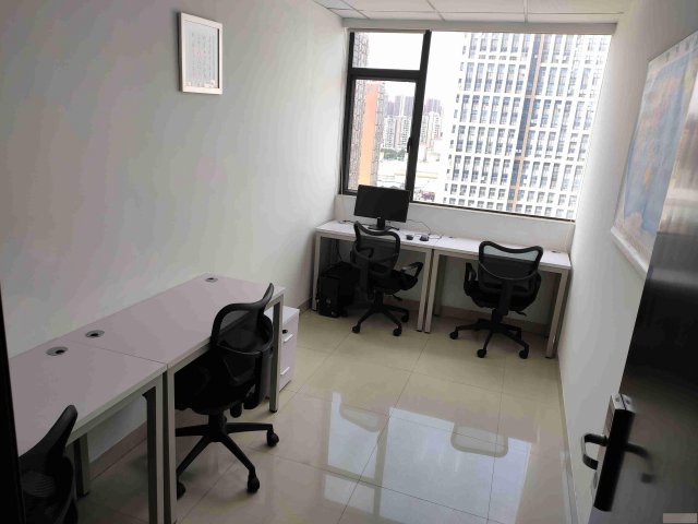 南北通透，布局精致，装修华丽，价格合适，即刻可办公