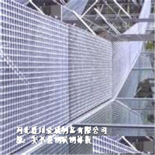 球场隔离钢格栅板围栏晨川钢格板厂家