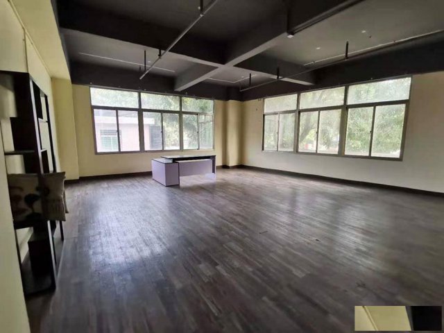 潮人创客A栋二层210号100㎡北侧带装修创客空间办公室