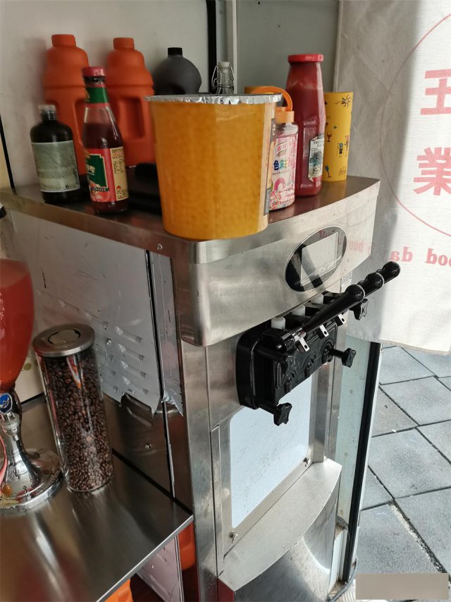 上海移动冰淇淋车移动餐车出租流动售货车出租