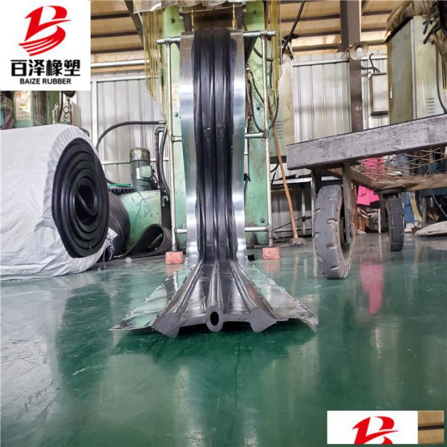 地下室用中埋式钢边止水带百泽产品防水效果好型号齐全