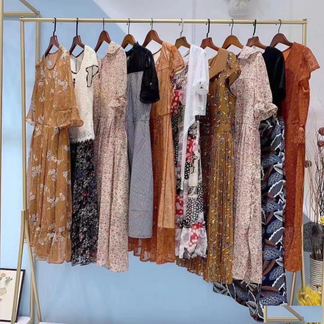 时尚春夏女装尾货服装批发品牌折扣女装货源便宜尾货服装批发