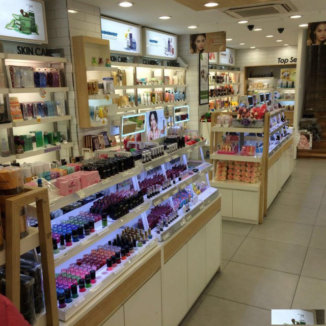 成都美妆店装修|小仙女们爱逛的美妆店这样子设计