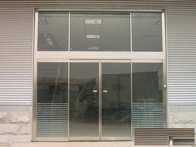 朝阳区安装玻璃门肯德基门麦当劳门