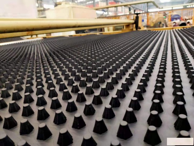 山东2.5塑料排蓄水板/塑料滤水板厂价批发