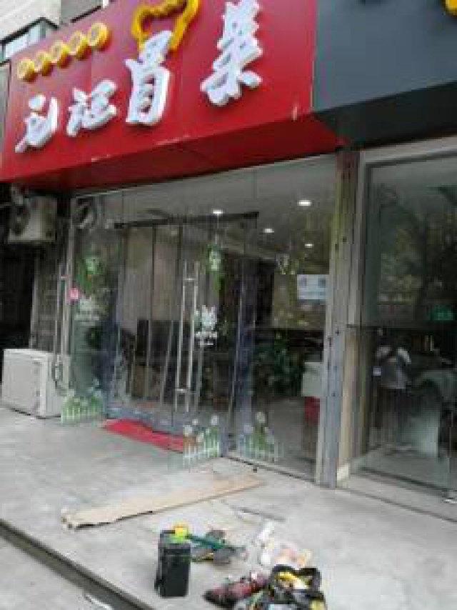 西安维修安装玻璃门，封阳台，换玻璃