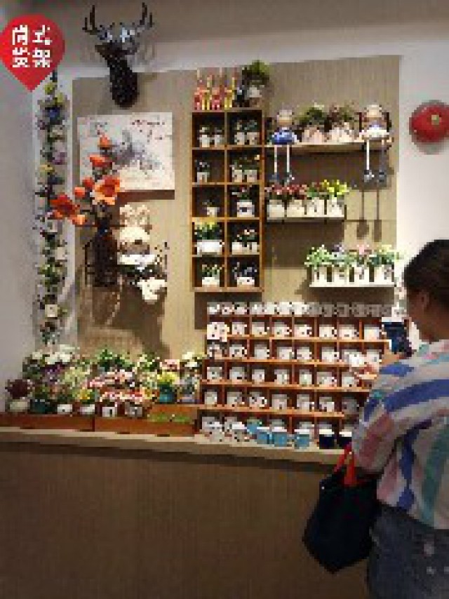 尚式家居饰品店货架伶俐饰品墙面架休闲百货货架