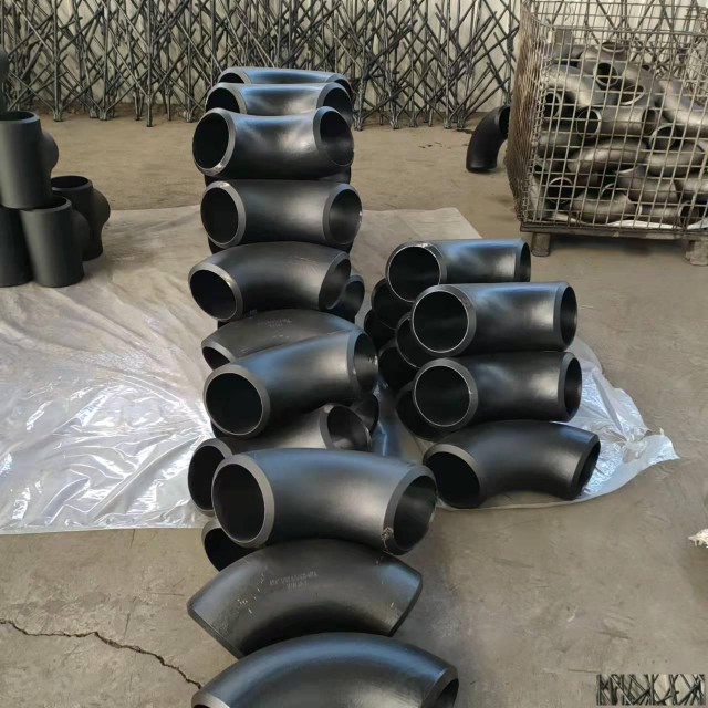 河北德鑫螺旋管法兰弯头三通四通大小头