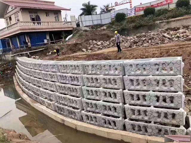铁锐定制水利阶梯生态框混凝土材质保护水土流失