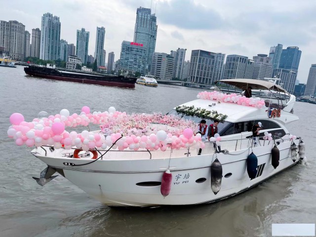 上海租游艇私人游艇晚宴租游艇求婚