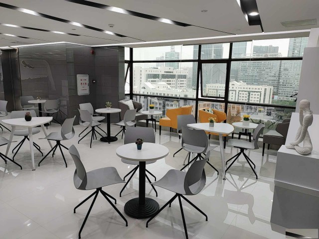 小面积办公室精装修桌椅空调宽带都有房租水电物管费全包