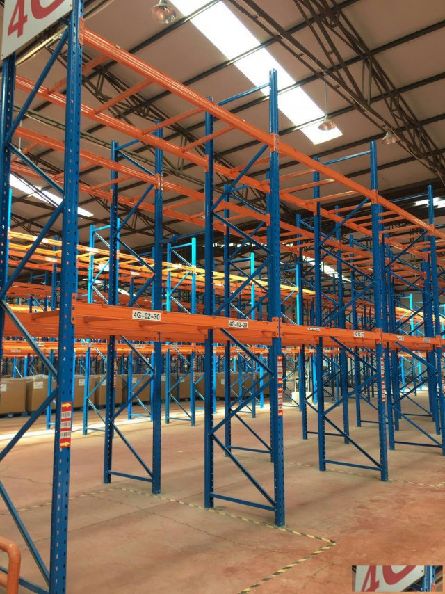 专业大量回收二手库房货架，二手重型货架回收