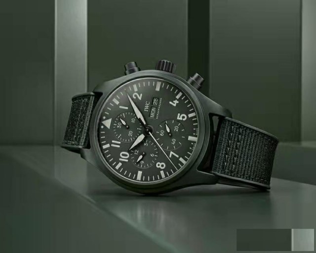 张若昀佩戴全新万国表腕表出镜