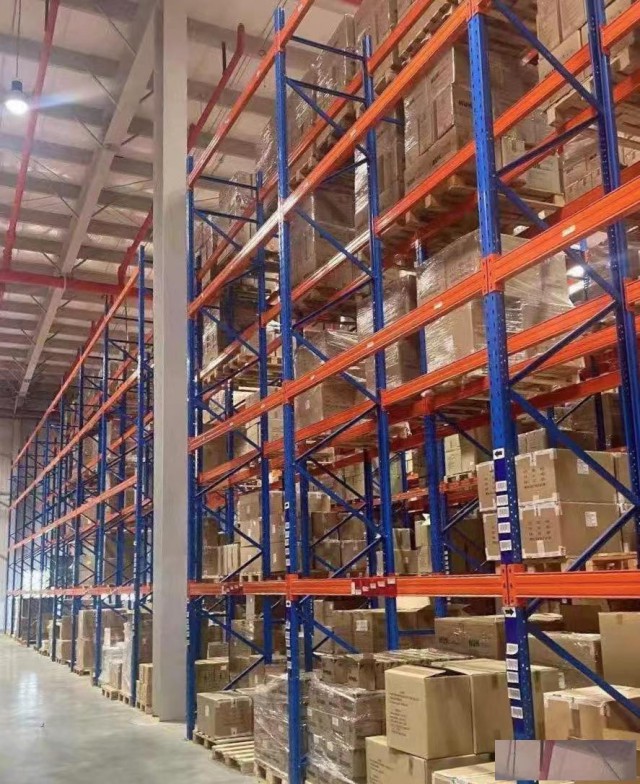 求购二手仓库中型重型货架，二手货架回收，旧货架收购